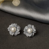 Lili Pearl Earrings